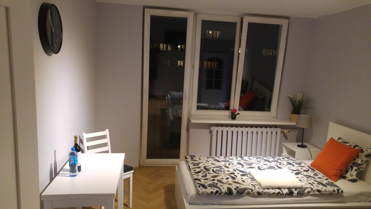 Rent0Nline Niepodleglosci Rooms Metro Βαρσοβία Εξωτερικό φωτογραφία